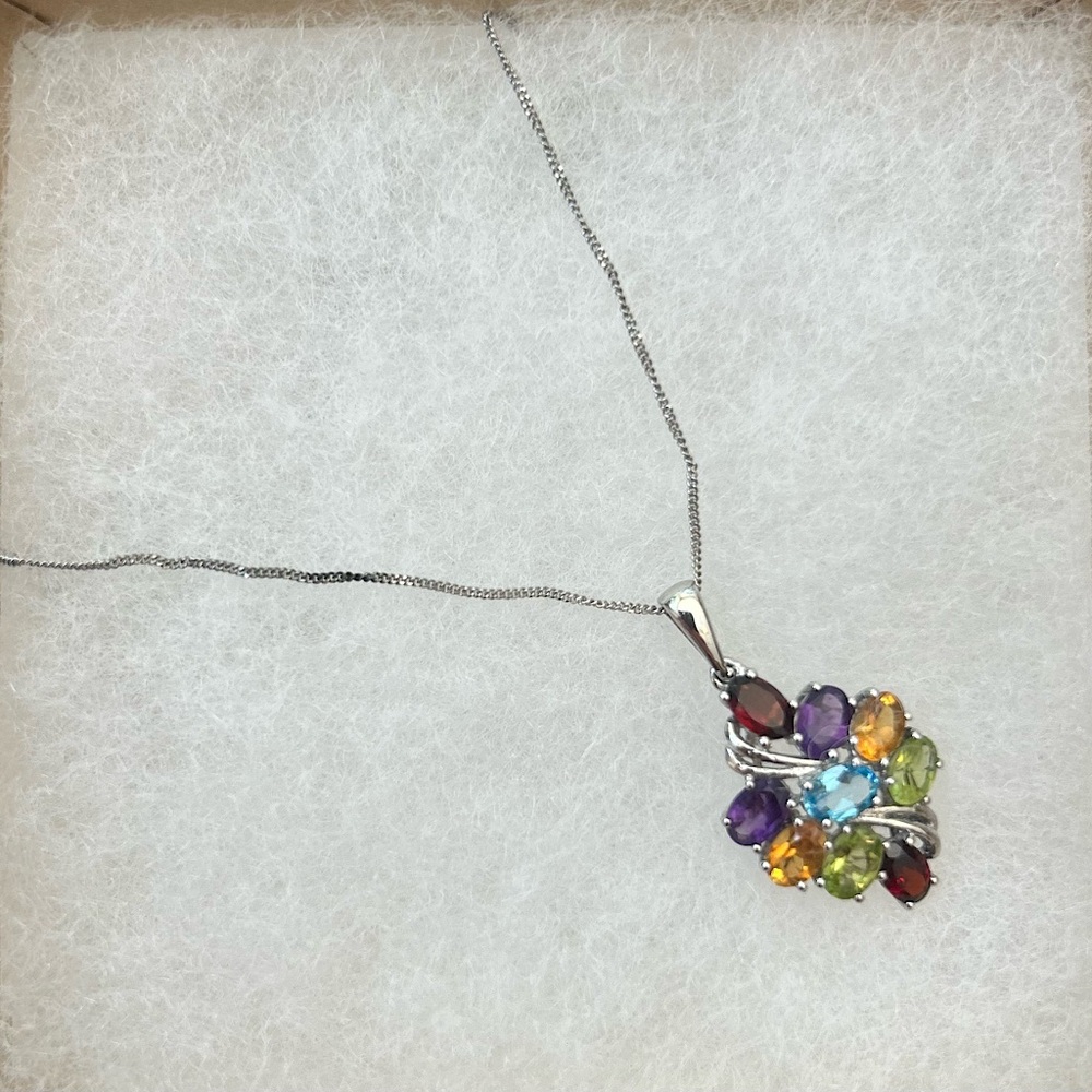 Colorful diamond shaped necklace